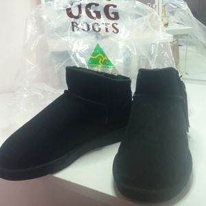 UGG BOOTS - BRAND NEW